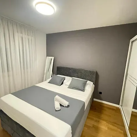 Apartamento Naomi Znjan *