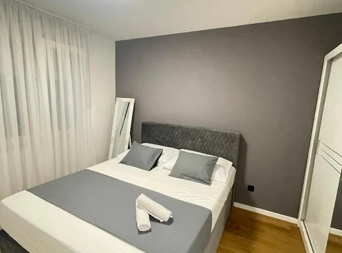 Apartamento Naomi Znjan *