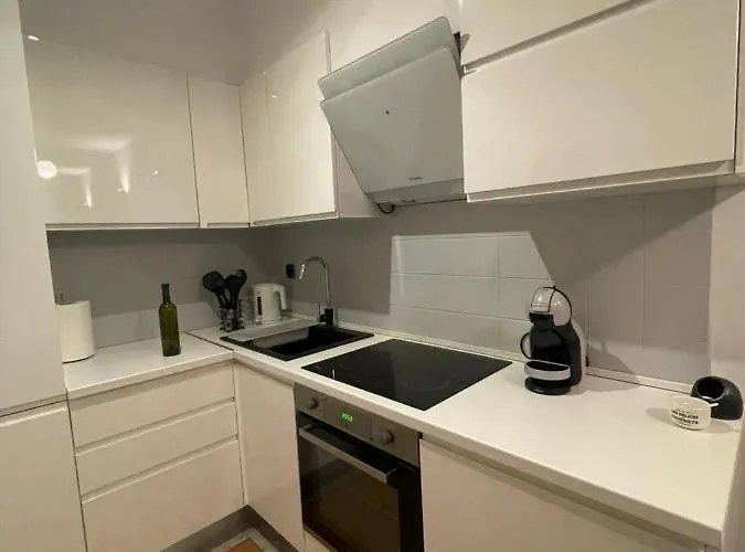 Naomi Znjan Apartamento