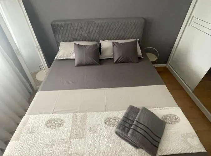 Naomi Znjan Apartamento