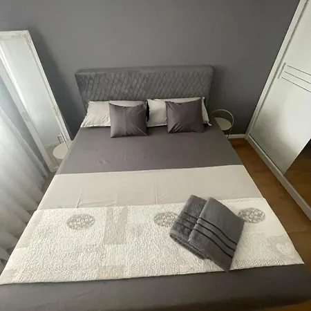 Naomi Znjan Apartamento